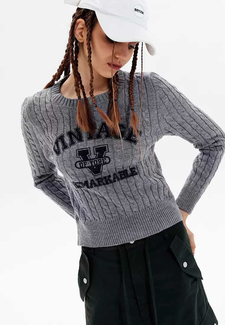 Embroidered Twist Knit Sweater HH2815