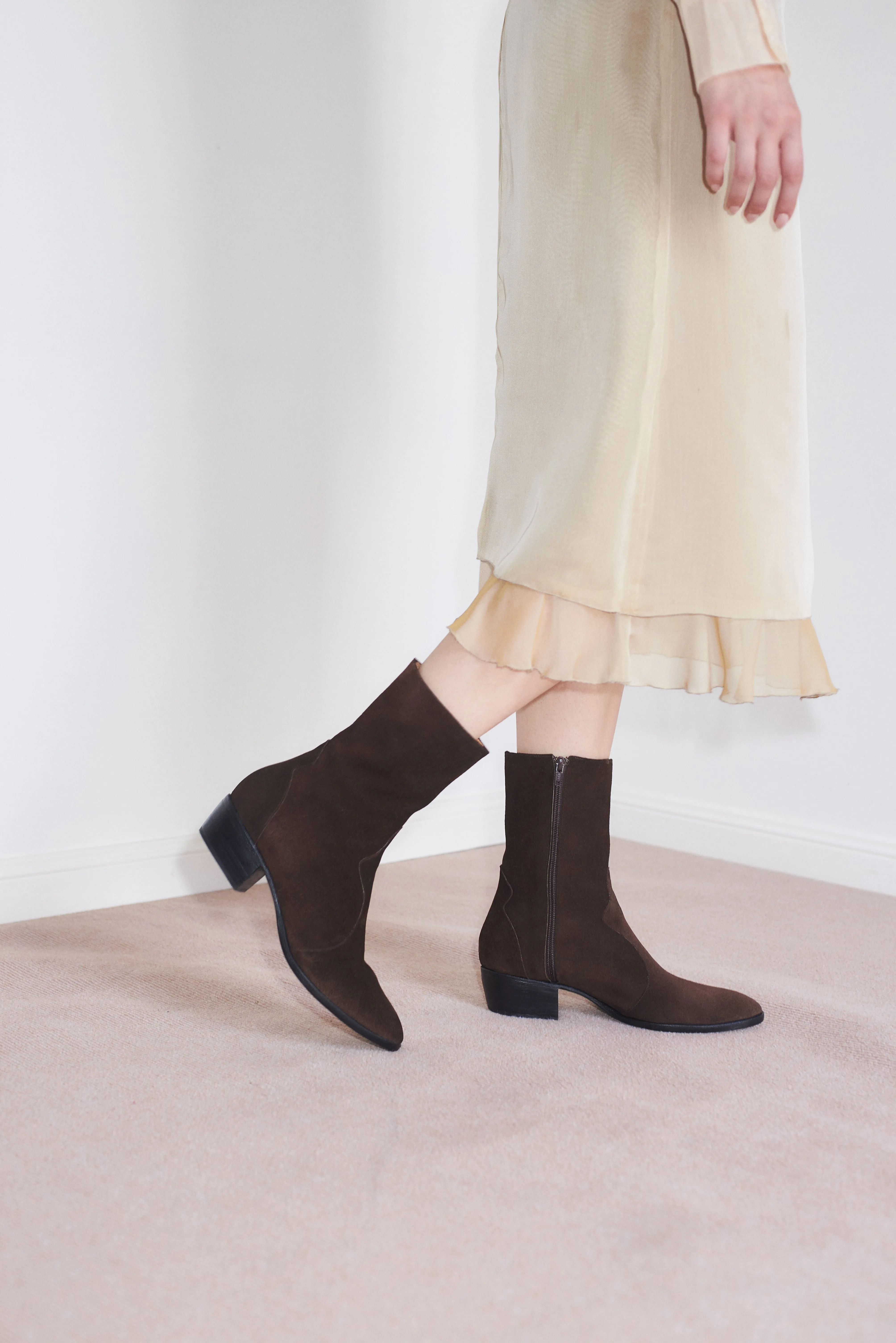 Guada Western Boot in Coffee Suede