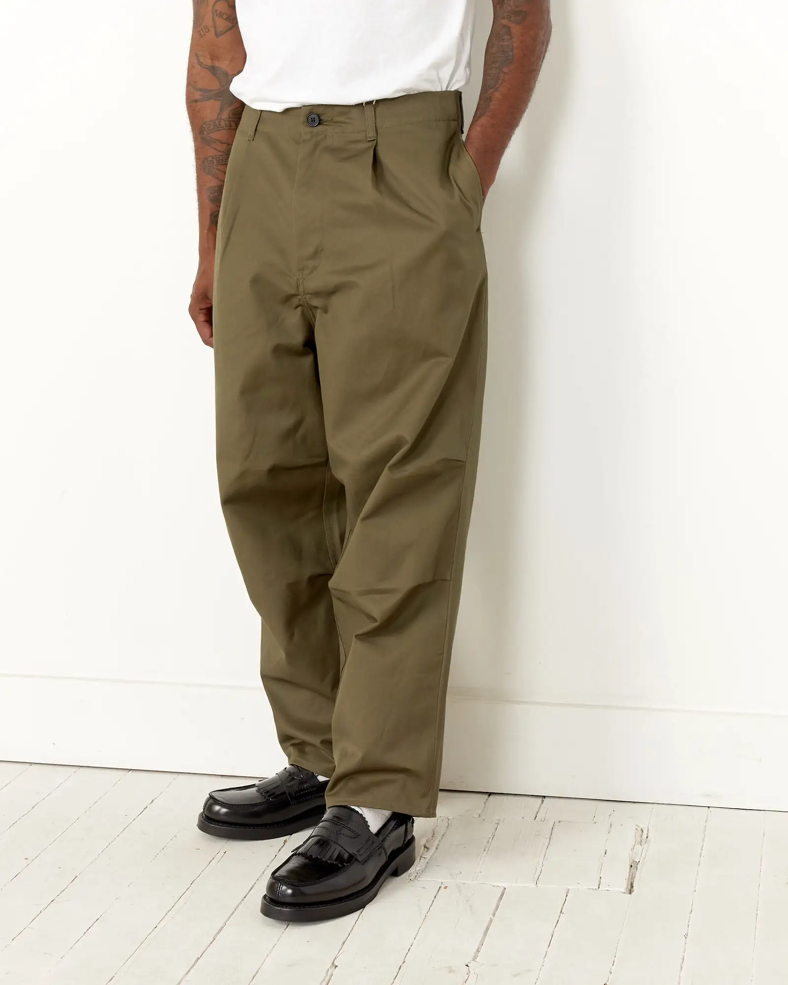 Selvedge Knee Tuck Pant in Olive