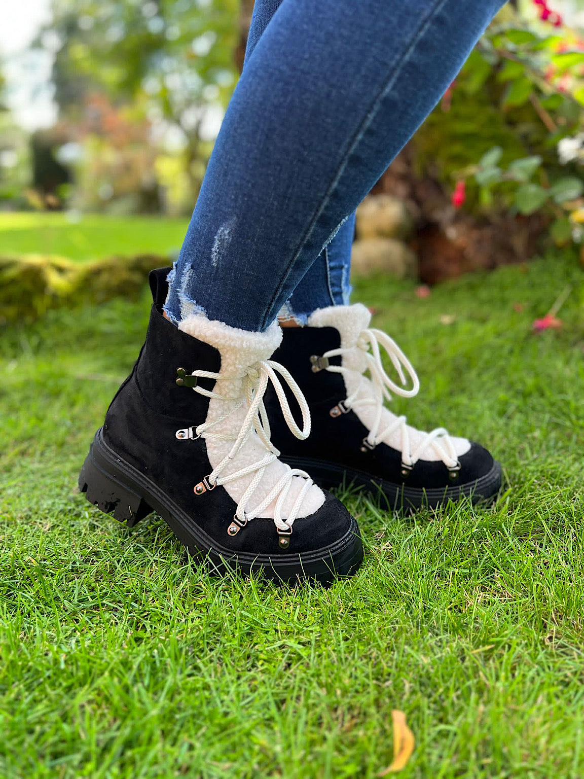 Sherpa Detail Tie Up Boots