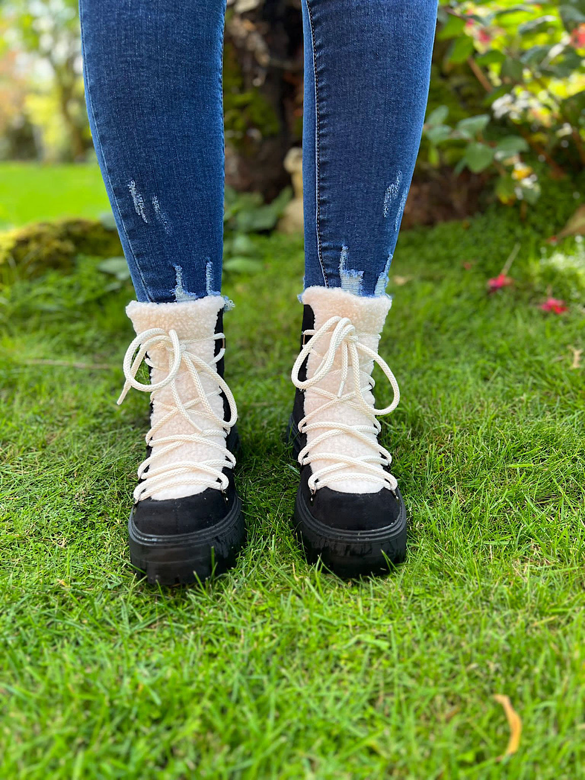 Sherpa Detail Tie Up Boots