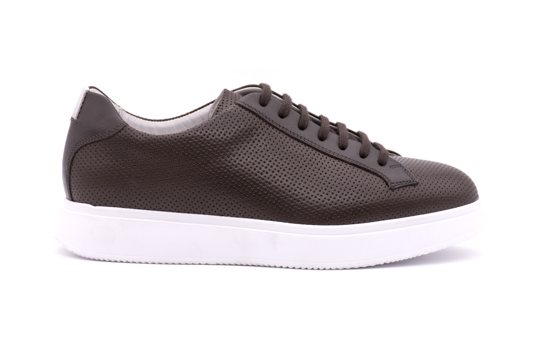 Sneaker pelle punzonata