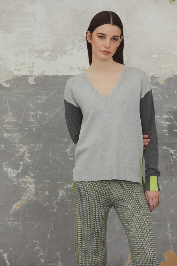 W223081 V Neck Sweater